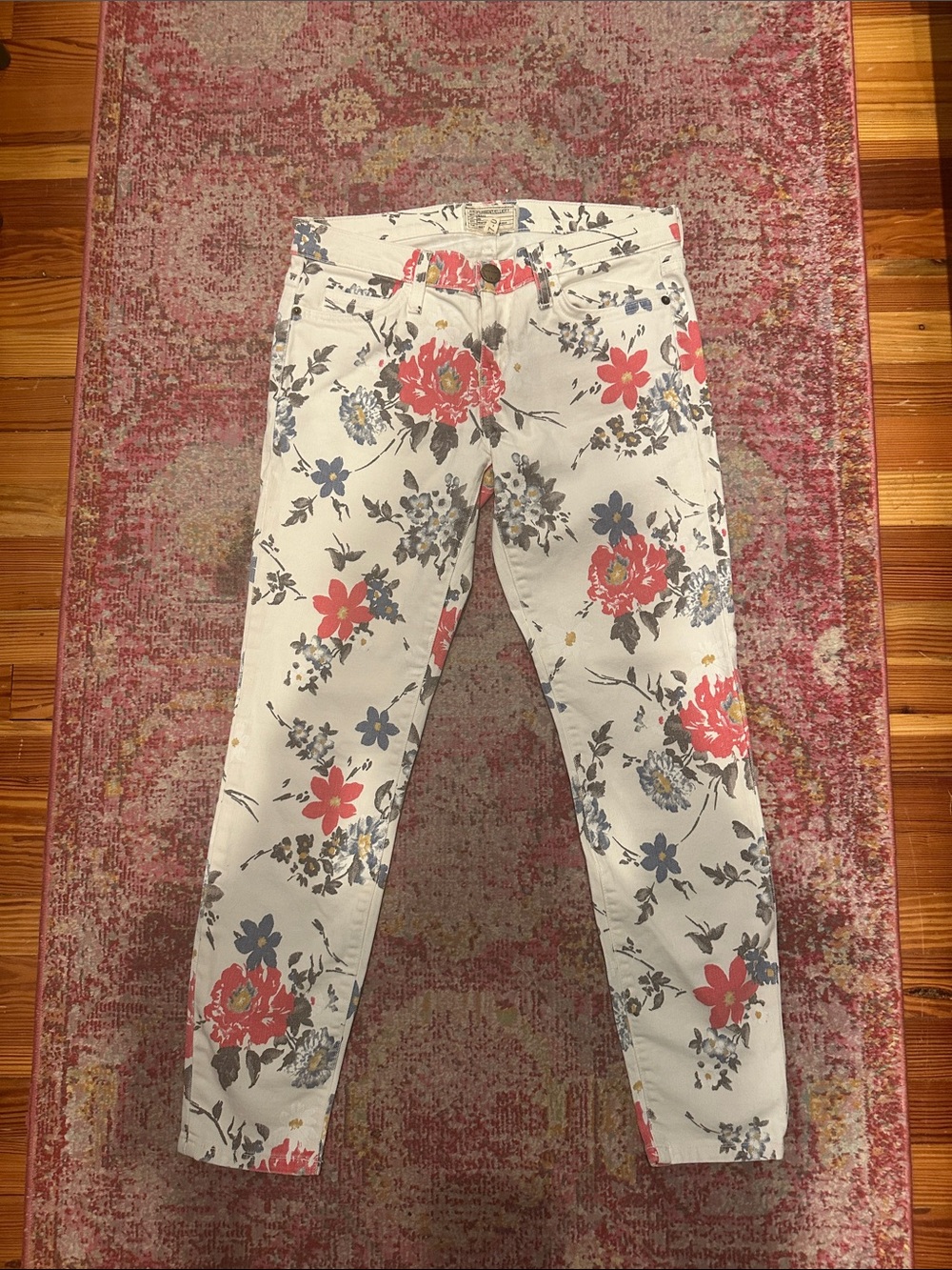 Current/Elliott White Skinny Jeans with Red and Blue Floral Print